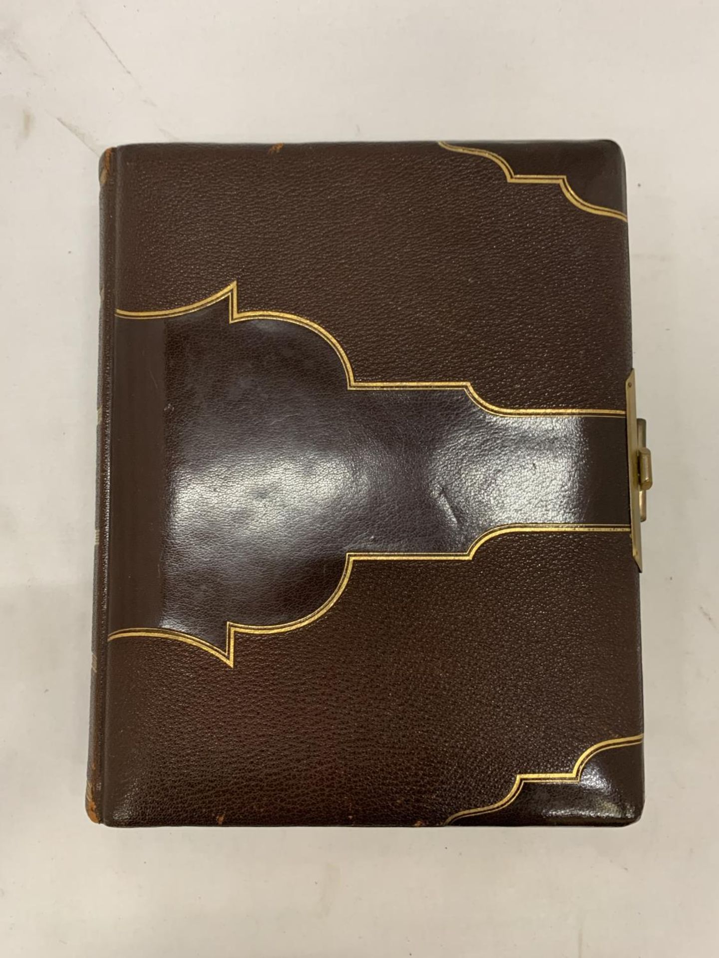 A VICTORIAN LEATHERBOUND PHOTO ALBUM CONTAINING PHOTO'S