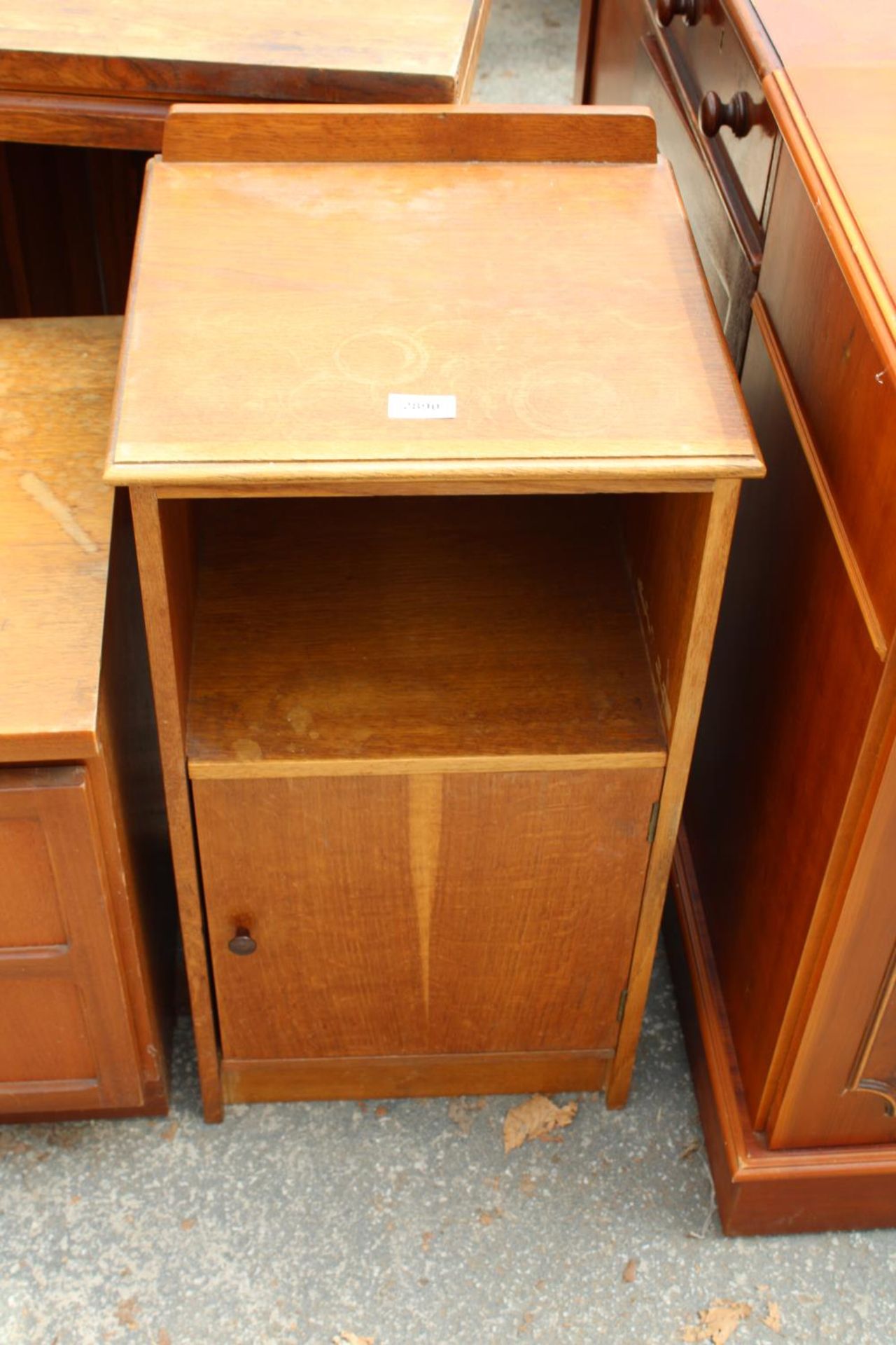 A MID 20TH CENTURY OAK BEDSIDE LOCKER