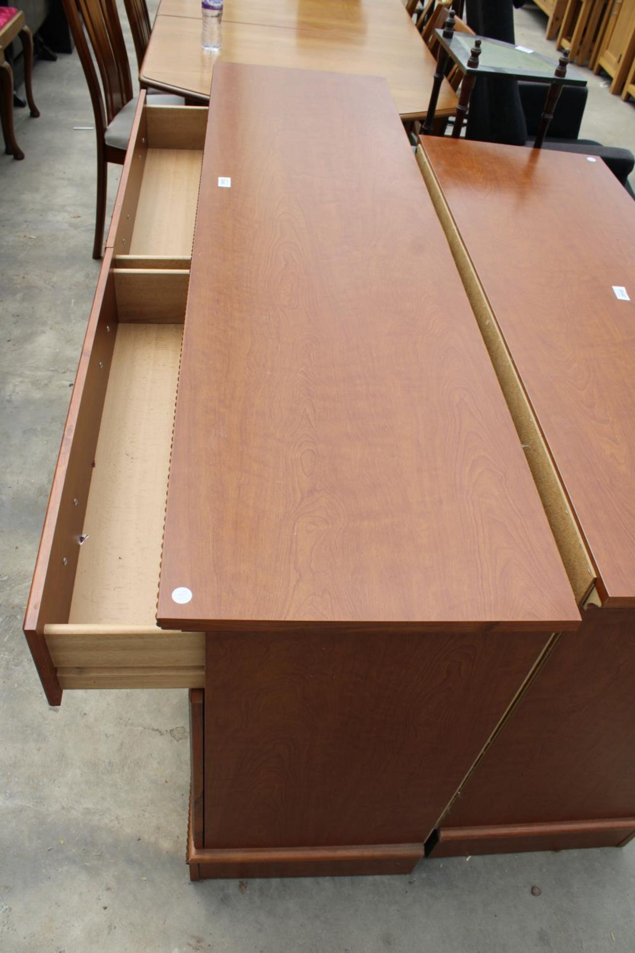 A MODERN WALNUT EFFECT SIDEBOARD, 62" WIDE - Image 4 of 4