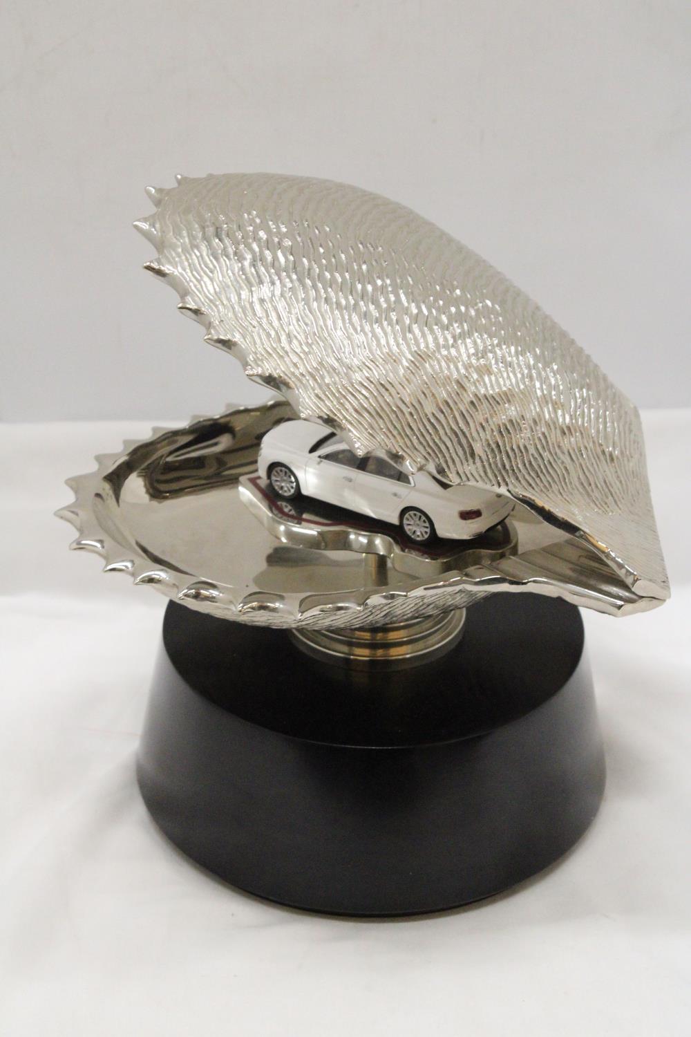 A LARGE CHROME OYSTER SHELL, ENCLOSING A BENTLEY CAR, ON A BASE, HEIGHT 30CM, DIAMETER APPROX 24CM - Image 6 of 6