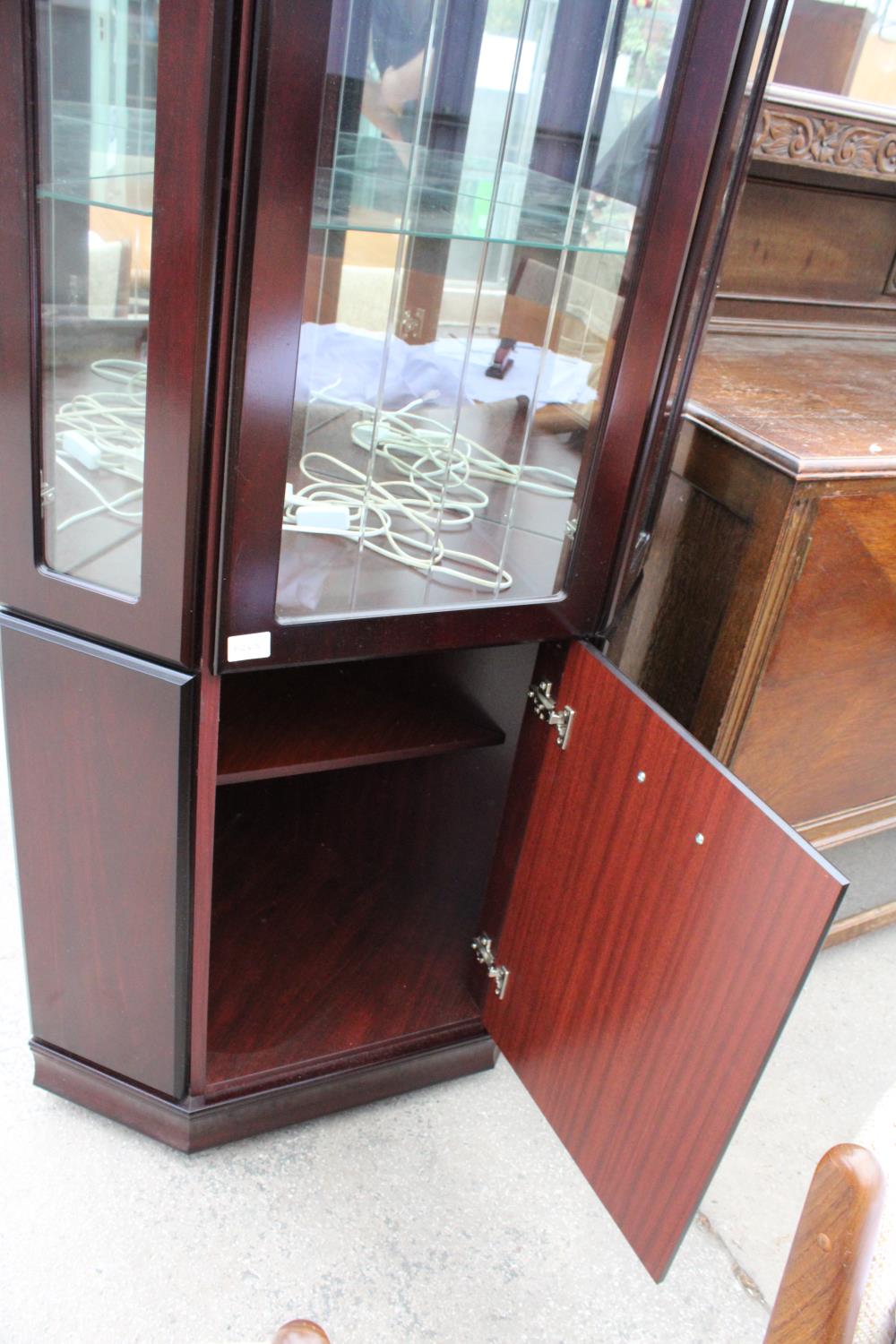 A MODERN MAHOGANY EFFECT CORNER CUPBOARD WITH GLAZED UPPER PORTION, 31" WIDE - Image 2 of 4
