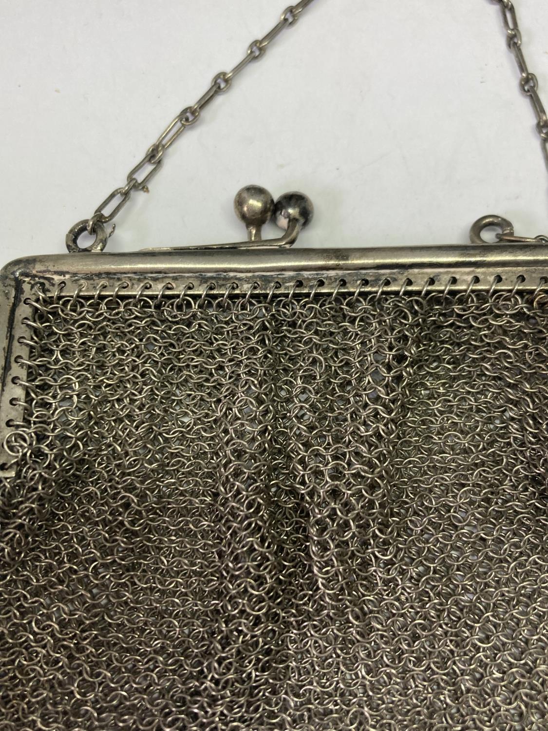 A VICTORIAN SILVER PURSE - Image 2 of 3