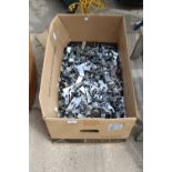 A LARGE QUANTITY OF CHANGING ROOM CLOTHES PEGS