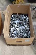 A LARGE QUANTITY OF CHANGING ROOM CLOTHES PEGS