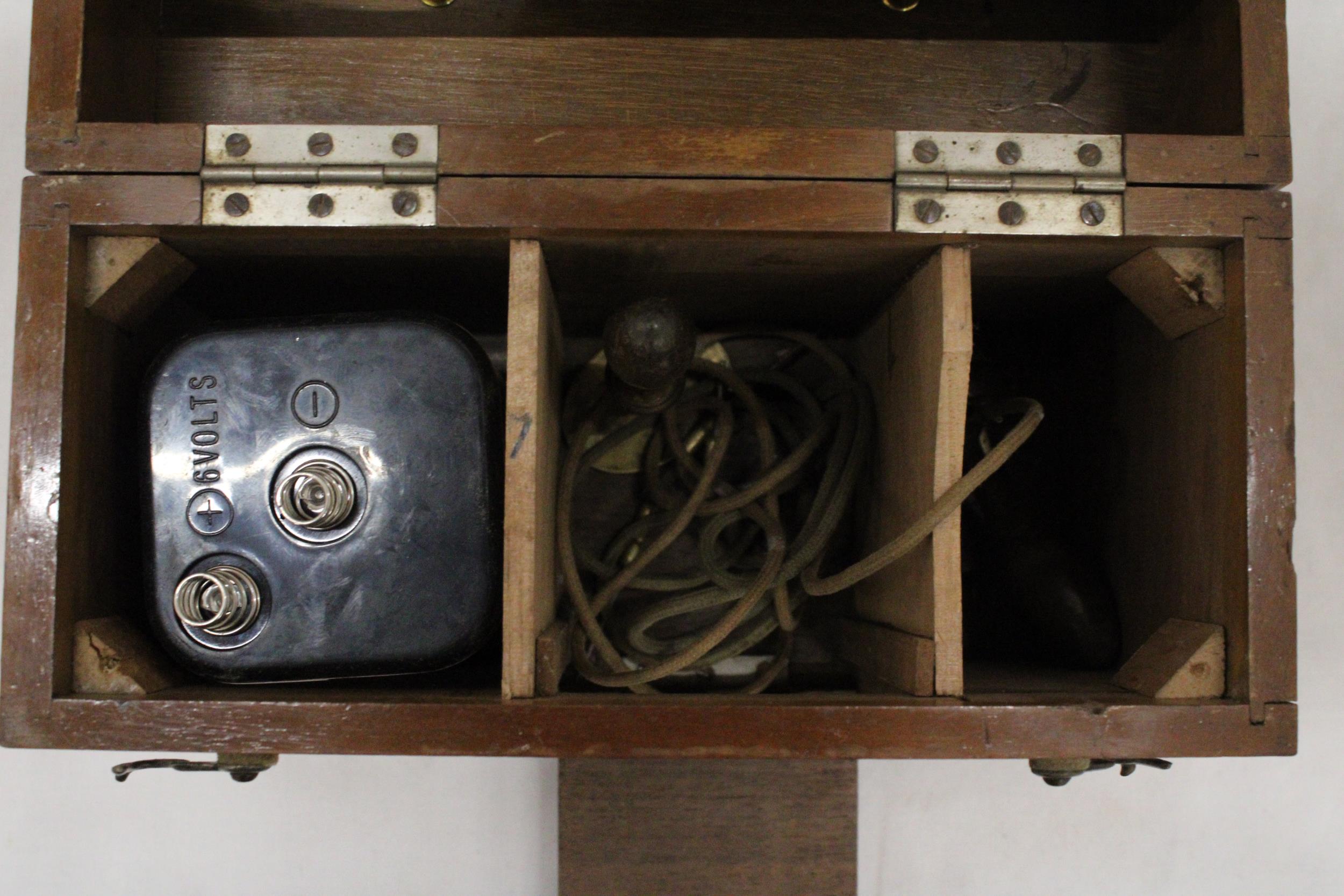 A VINTAGE ELECTRONIC MEDICAL APPLIANCE - IN OAK CASE - Image 4 of 6