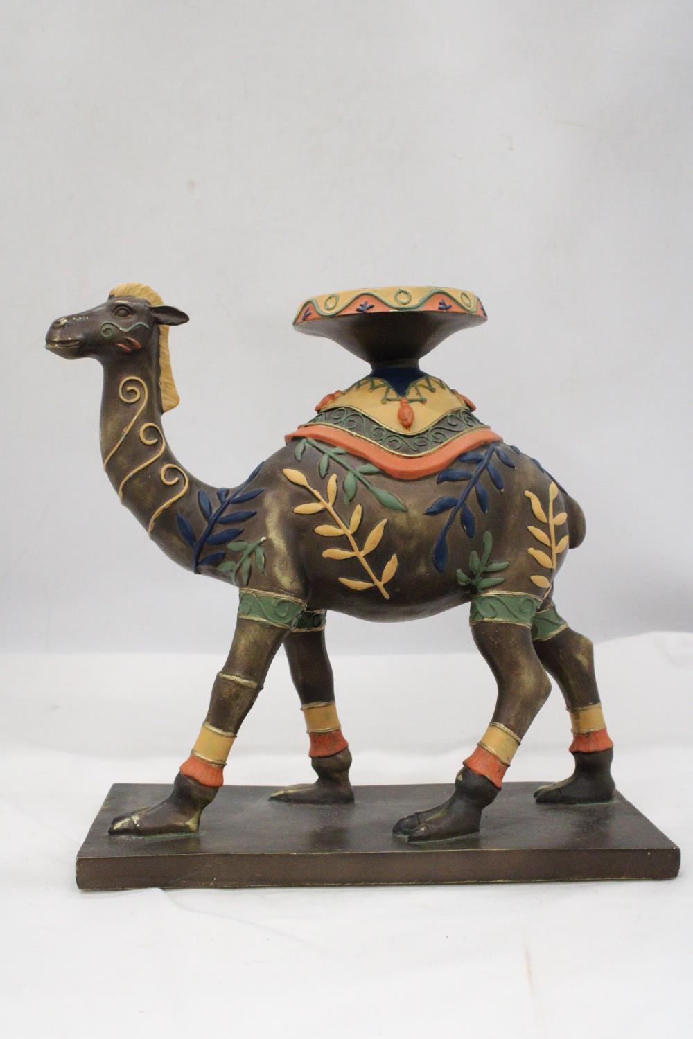 A HAND PAINTED CAMEL PLANTER STAND - APPROX 27CM X 25CM - Image 2 of 7