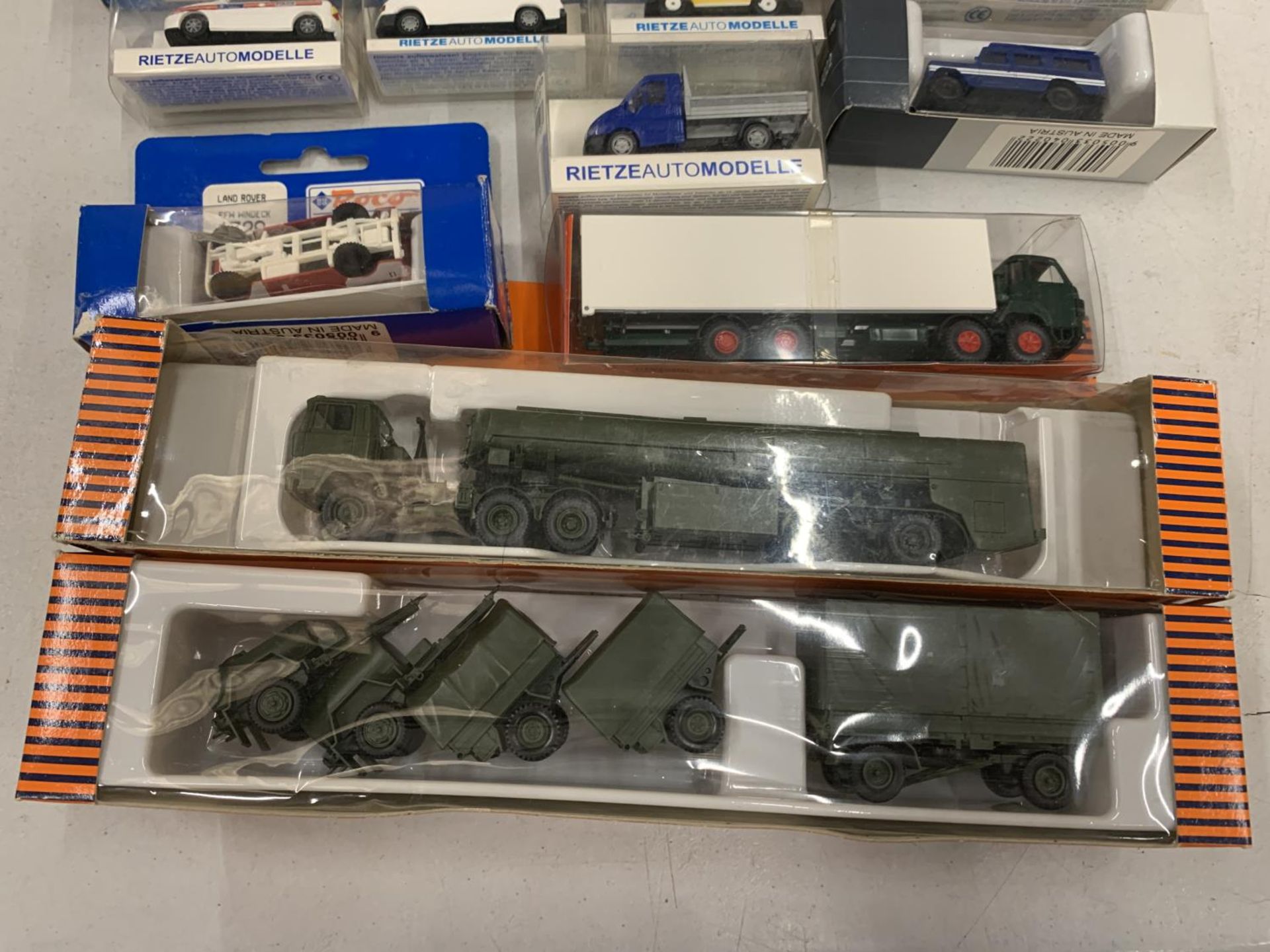 NINETEEN BOXED VEHICLES AND SETS TO INCLUDE ROCO, RIETZE ETC - Image 4 of 4