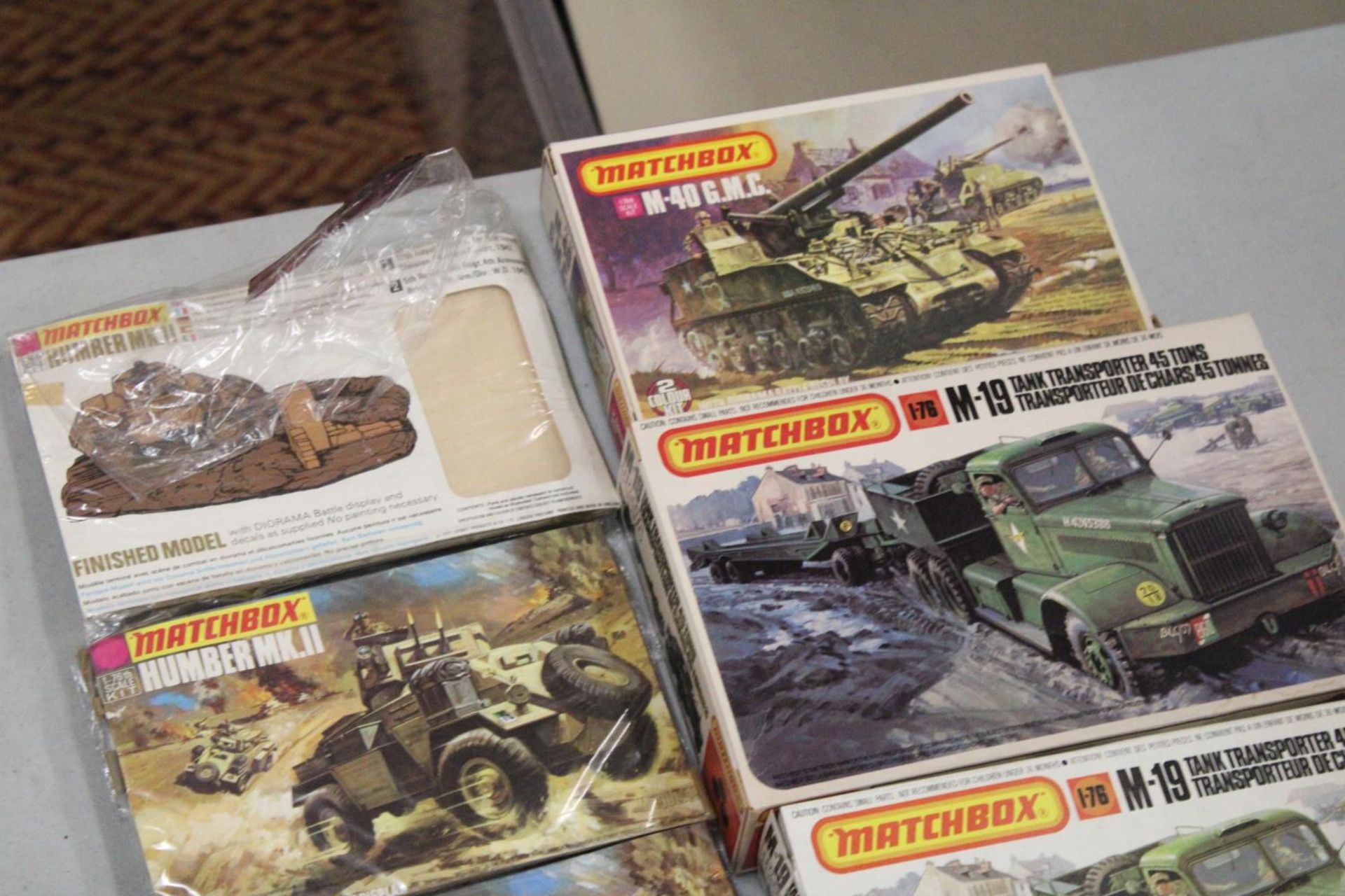 TWELVE BOXED MATCHBOX AND AIRFIX MODEL KITS OF MILITARY VEHICLES - Image 2 of 5