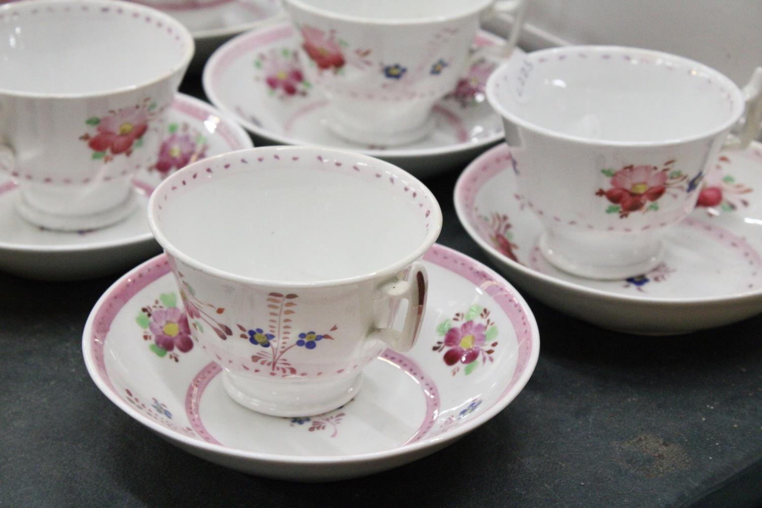 A FLORAL PART TEASET TO INCLUDE CUPS, SAUCERS, LARGE SUGAR BOWL PLUS JUG - Image 2 of 5