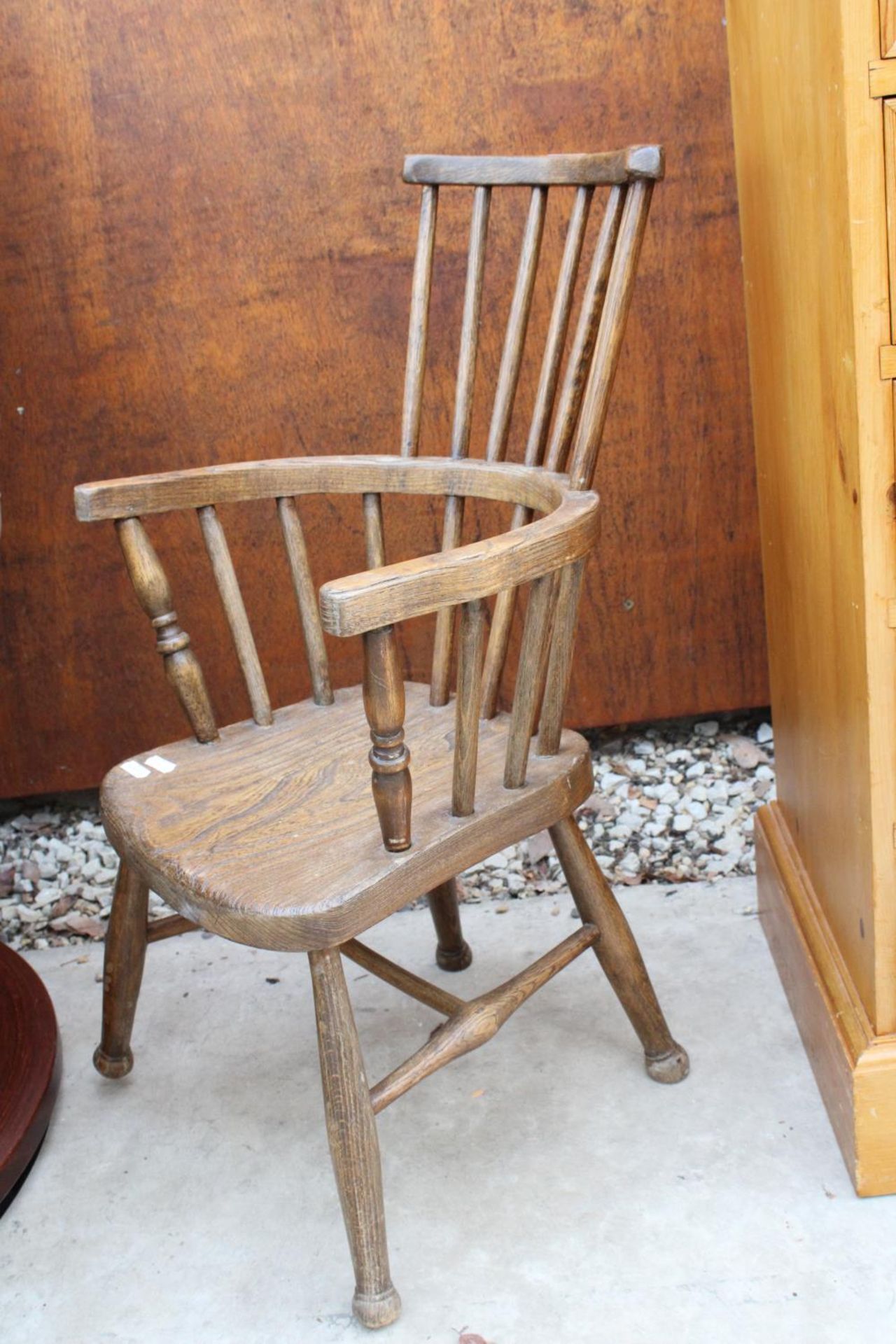 AN ELM CHILDS WINDSOR CHAIR WITH HIGH BACK - Image 2 of 2