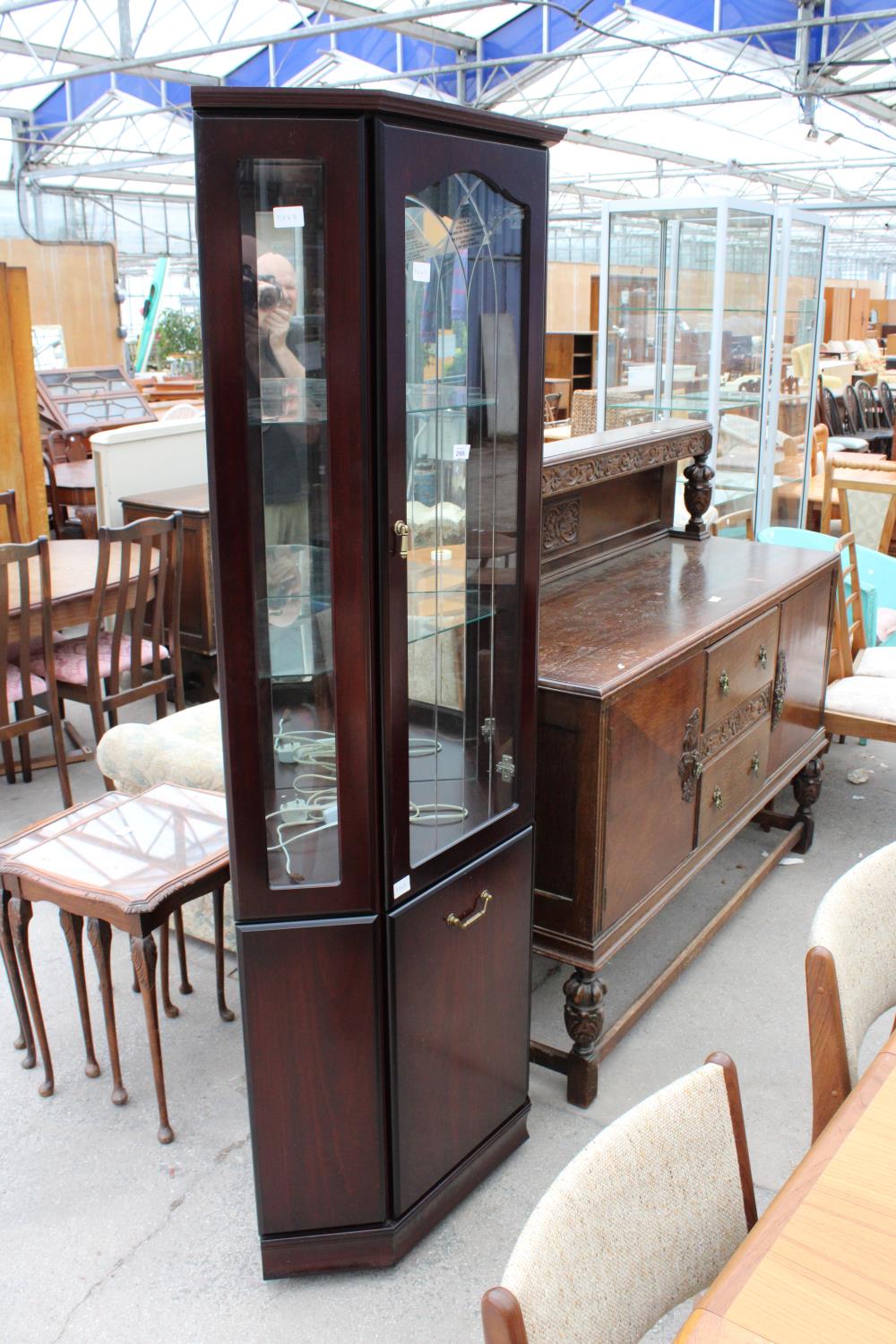 A MODERN MAHOGANY EFFECT CORNER CUPBOARD WITH GLAZED UPPER PORTION, 31" WIDE