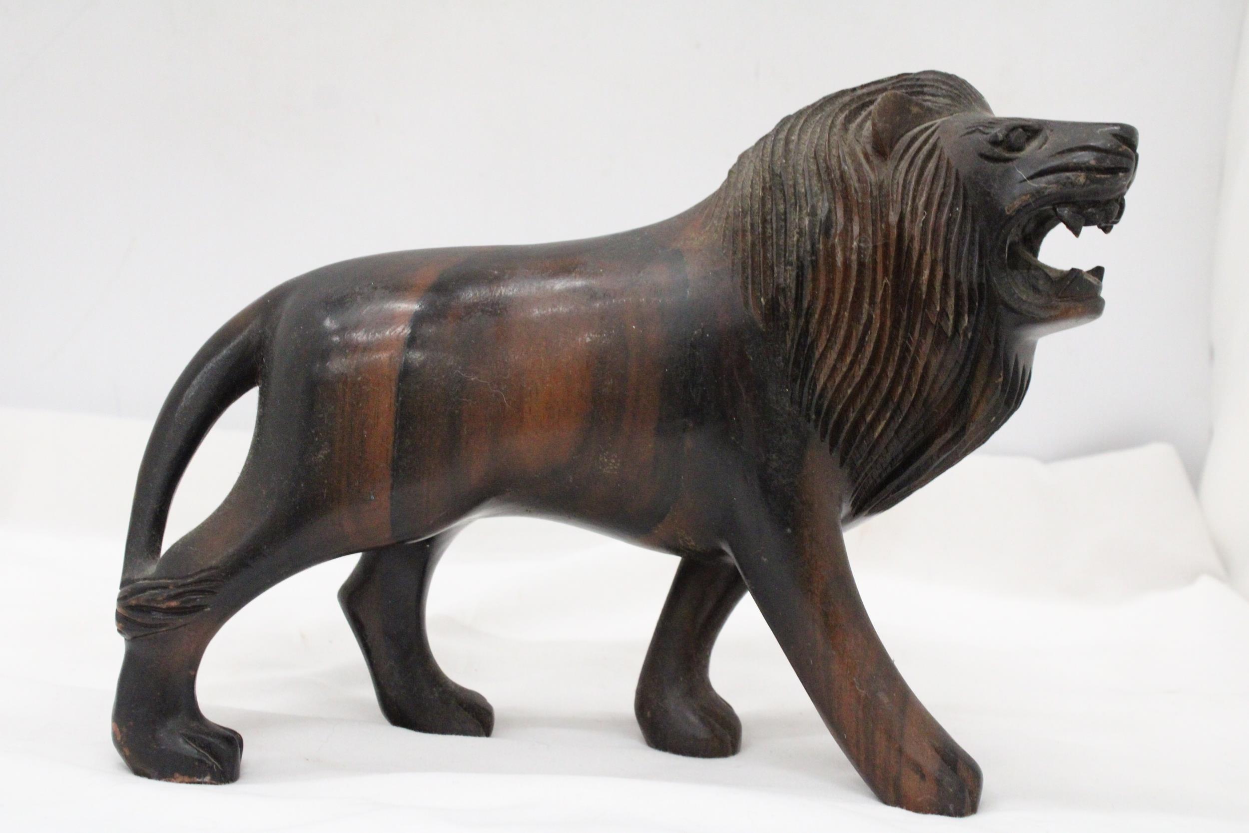 A VINTAGE HARDWOOD CARVED LION, WITH PATINA, WEIGHS NEAARLY 3 KILOS, HEIGHT 20CM, LENGTH 32CM - Image 2 of 5