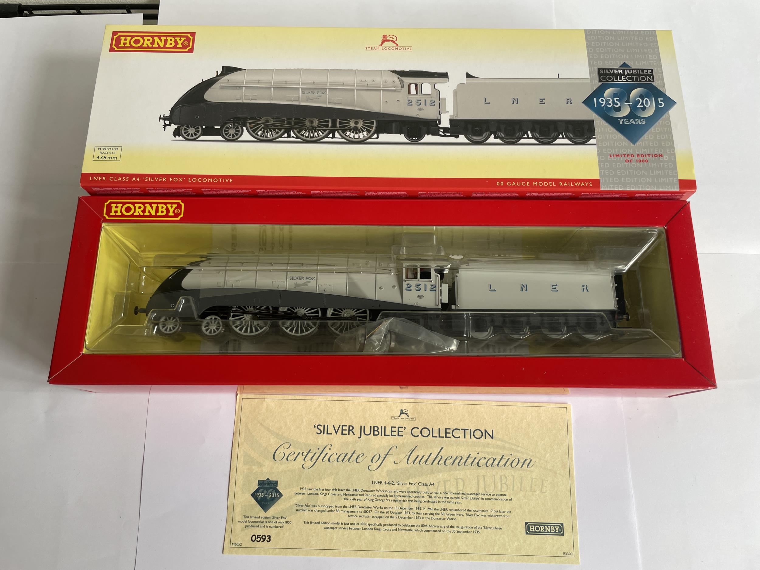 A BOXED HORNBY 00 GAUGE LIMITED EDITION OF 1000 SILVER JUBILEE COLLECTION LNER CLASS A4 SILVER FOX