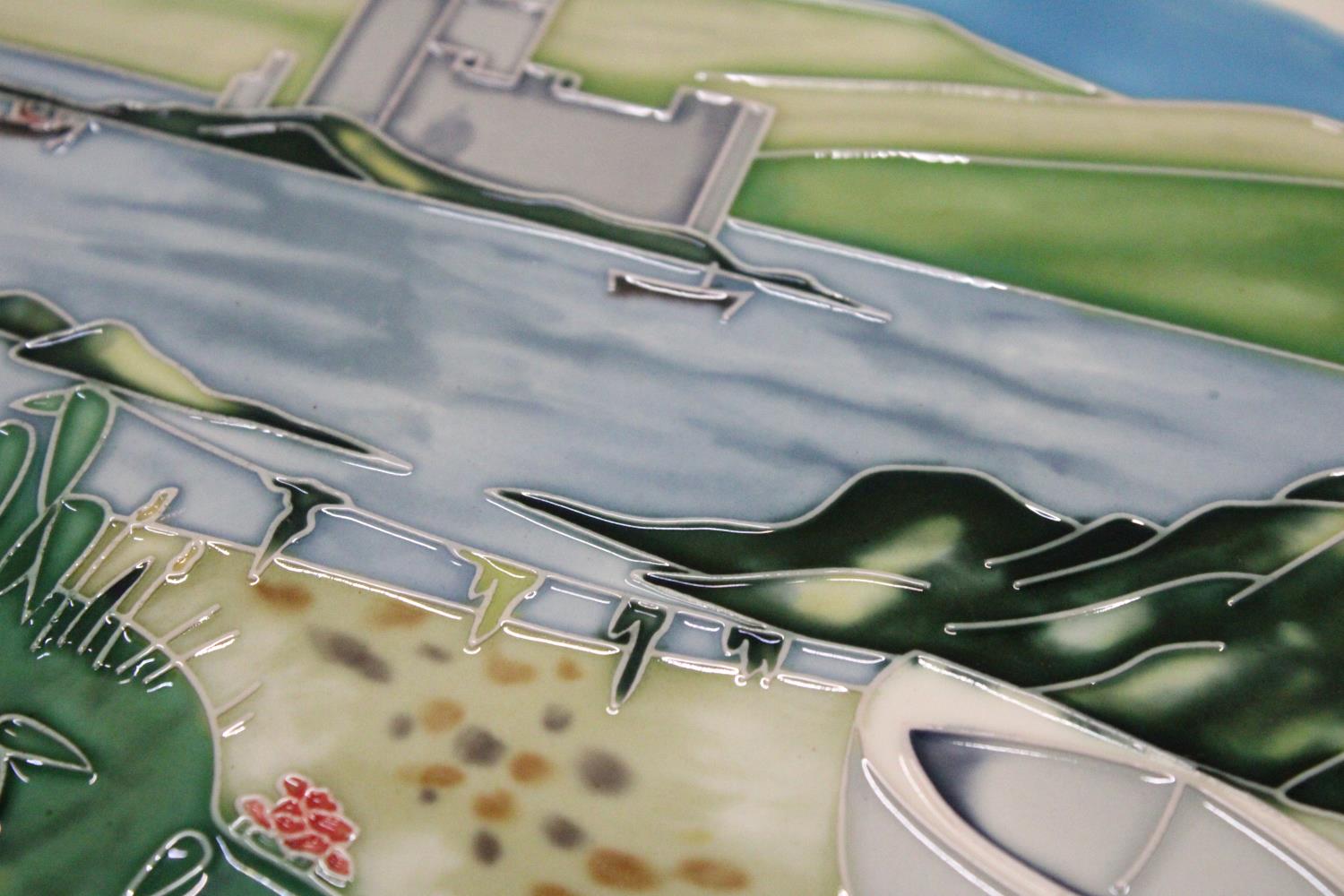 TWO HAND PAINTED CERAMIC TILES TO INCLUDE KISIMUL CASTLE PLUS A INDOOR CAFE SCENE - Image 6 of 7