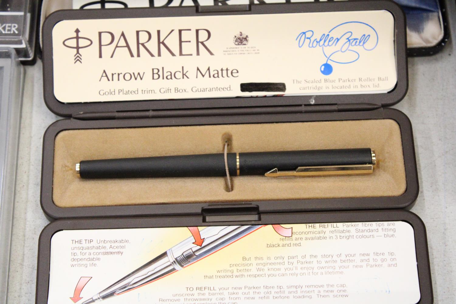 A COLLECTION OF CARTRIDGE AND BALLPOINT PENS, SOME IN BOXES, TO INCLUDE PARKER, ETC - Bild 5 aus 7