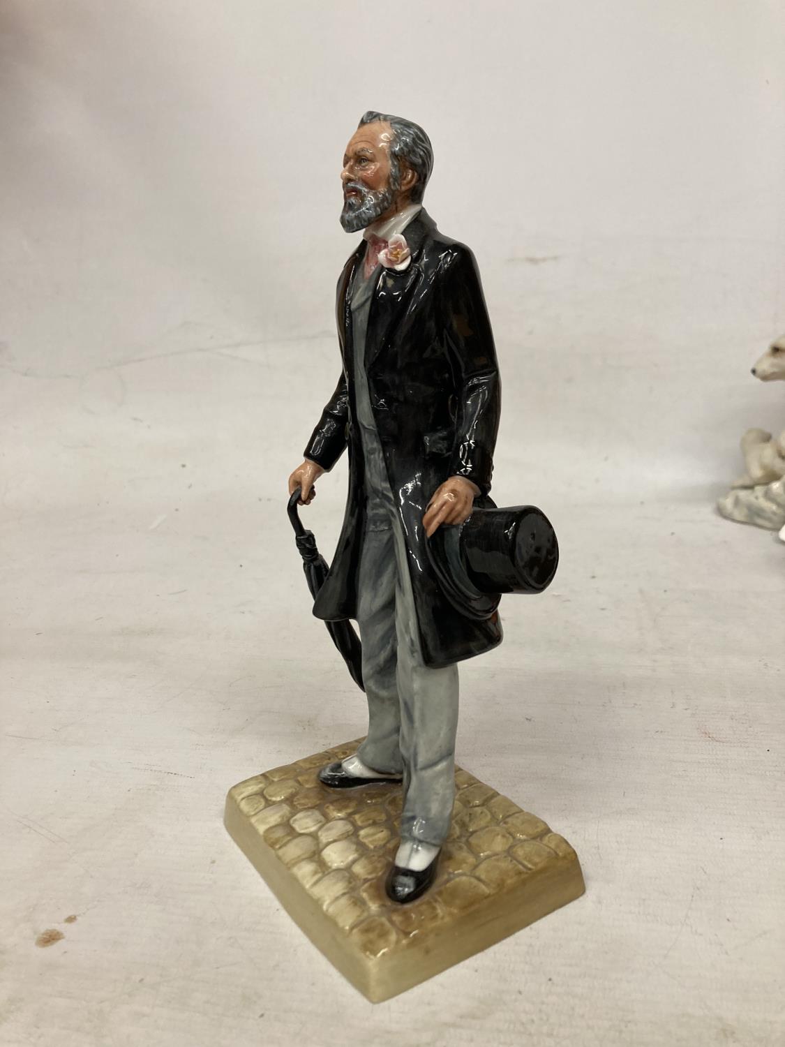 A LIMITED EDITION ROYAL DOULTON FIGURE SIR HENRY DOULTON HN 3891 - Image 2 of 7