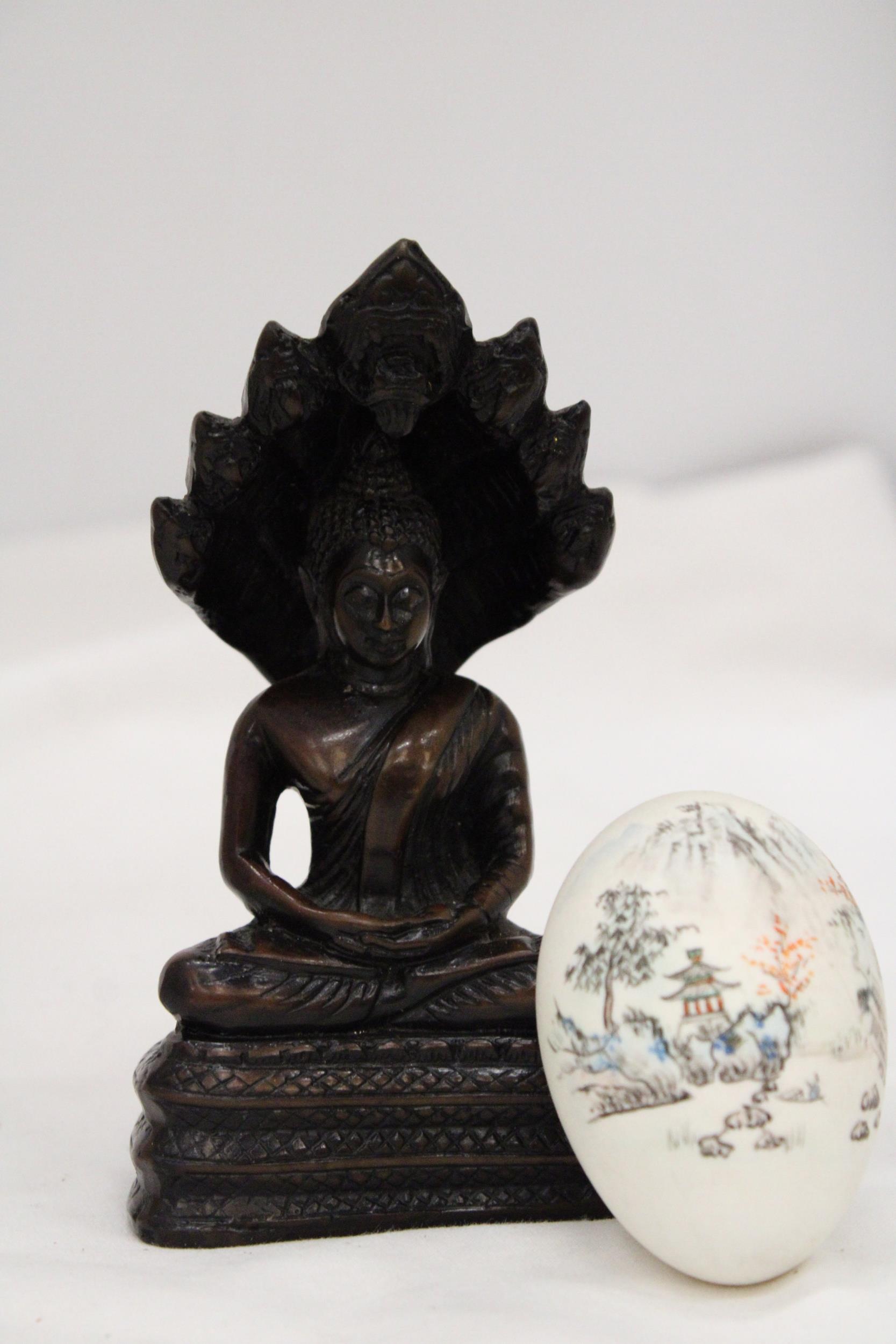 A COLLECTION OF ORIENTAL ITEMS TO INCLUDE A JAPANESE, BIJUTSU, TOKI SIGNED PORCELAIN VASE, A - Image 4 of 6
