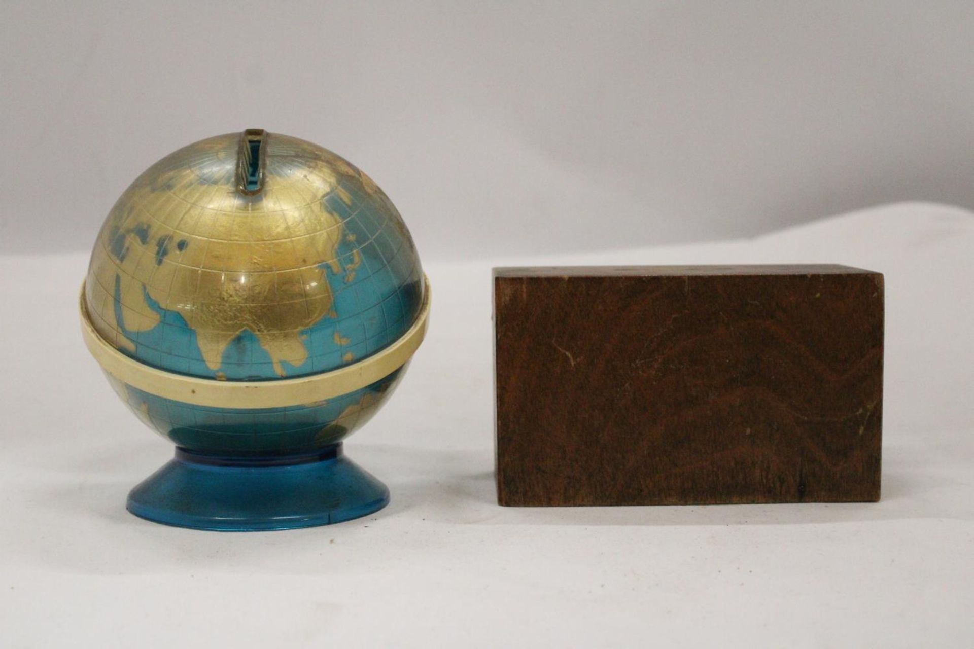 TWO MONEY BOXES TO INCLUDE A VINTAGE PINECHURCH OF ENGLAND AND A NAT WEST GLOBE - Image 5 of 5