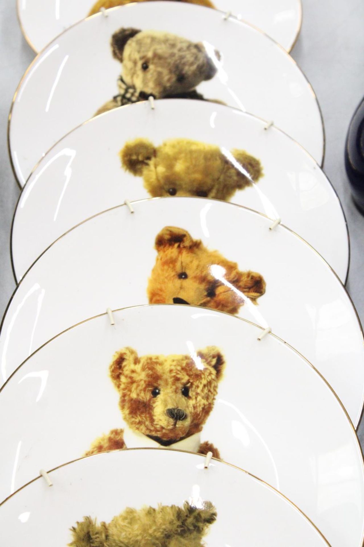 SEVEN ROYAL WORCESTER COLLECTOR'S PLATES FROM THE ULTIMATE TEDDY BEAR PLATE COLLECTION - LIMITED - Image 3 of 5