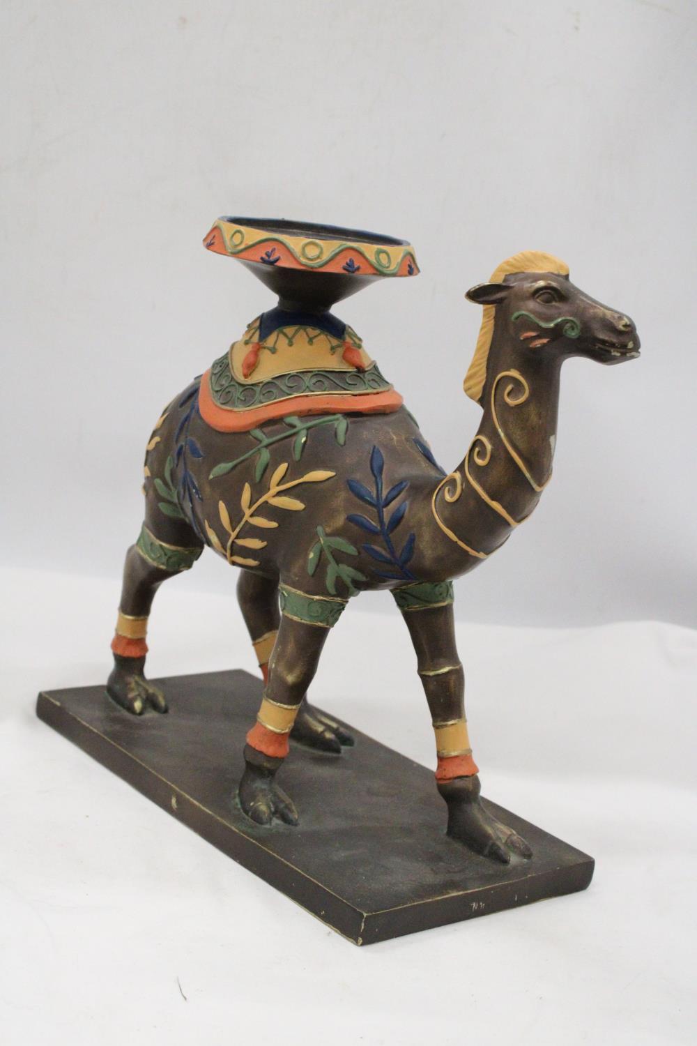 A HAND PAINTED CAMEL PLANTER STAND - APPROX 27CM X 25CM - Image 6 of 7