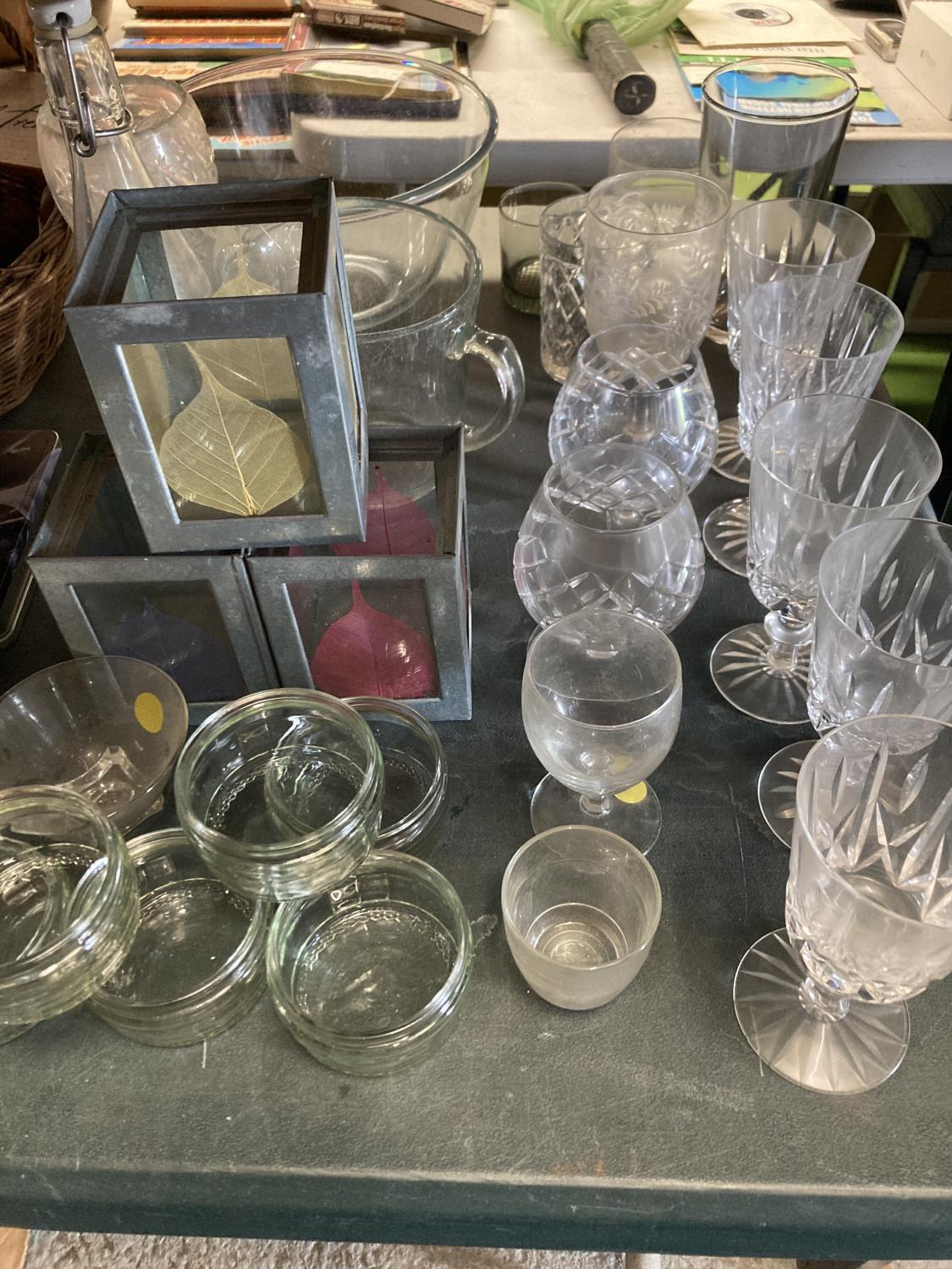 A LARGE QUANTITY OF GLASSWARE TO INCLUDE TEALIGHT LANTERNS, WINE AND BRANDY GLASSES, TUMBLERS, - Image 5 of 5