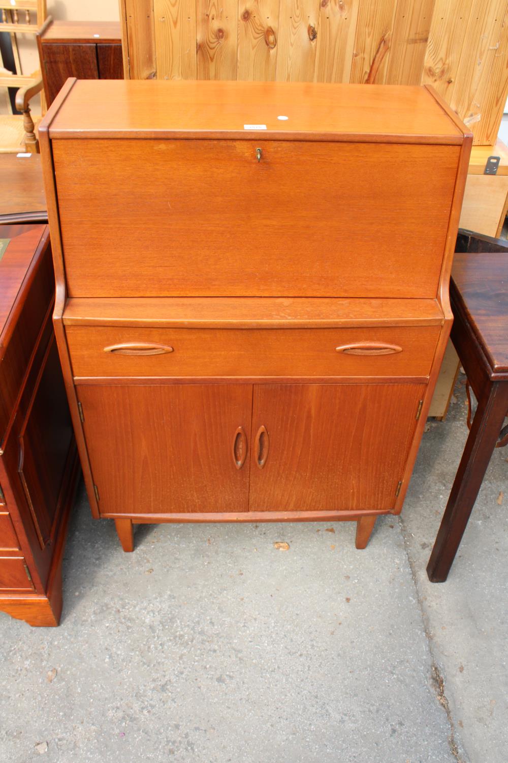 A RETRO TEAK BUREAU WITH DRAWER AND CUPBOARDS TO BASE, 30" WIDE - Image 3 of 3