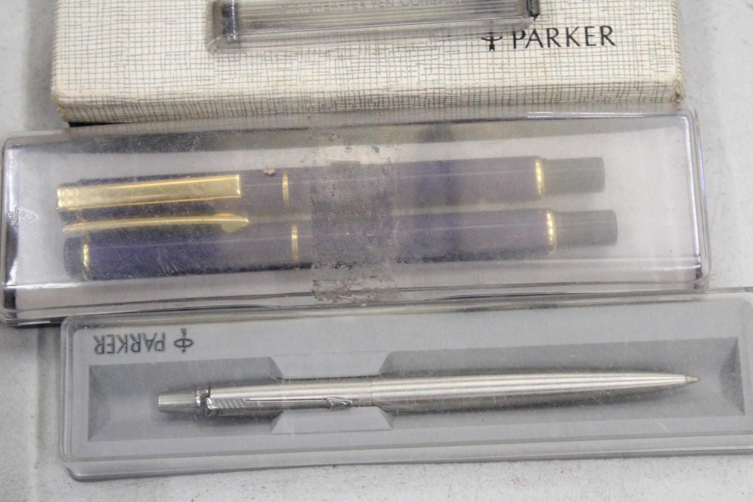 A COLLECTION OF BOXED PENS TO INCLUDE, SHEAFFER, PARKER, ETC, PLUS PENCIL REFILLS - Image 2 of 5