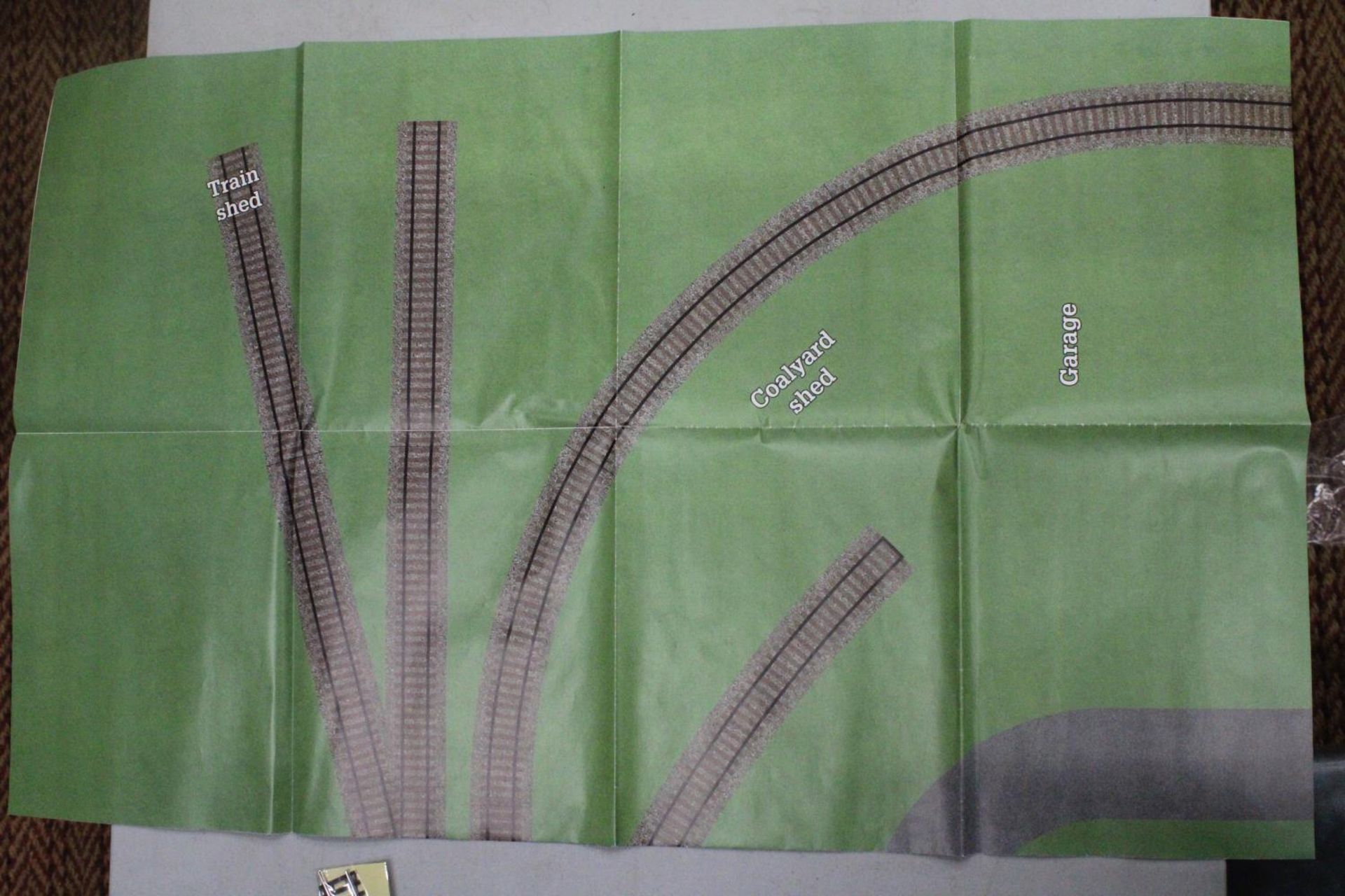 VARIOUS TRAIN TRACKS 00 GAUGE TO INCLUDE TWO HORNBY AND SOME TRAIN LAYOUT SHEETS - Image 4 of 7