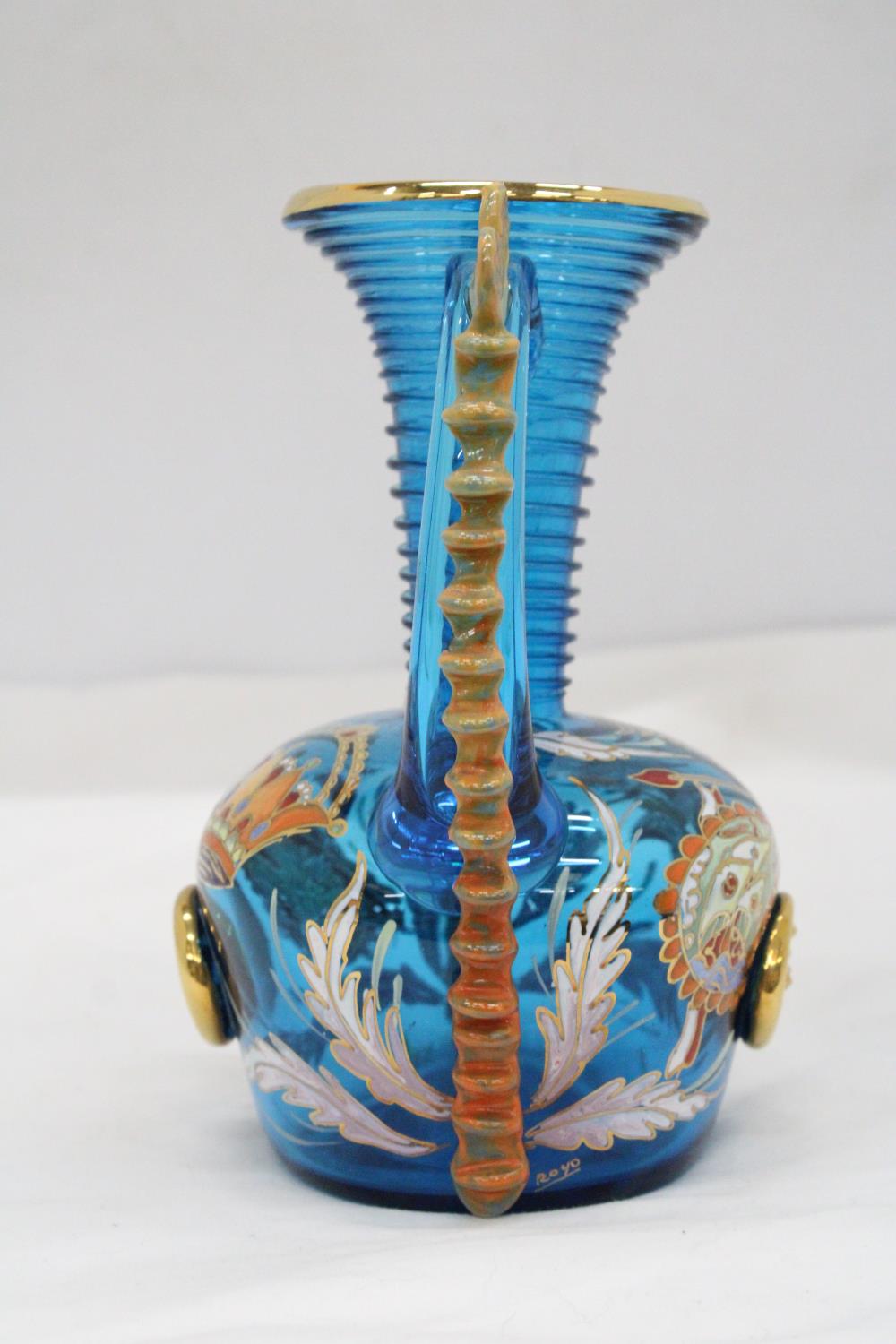 A 1960'S/70'S, LARGE ROYO GLASS VASE WITH GILDED ENAMEL DECORATION, HEIGHT 20CM - Image 5 of 6