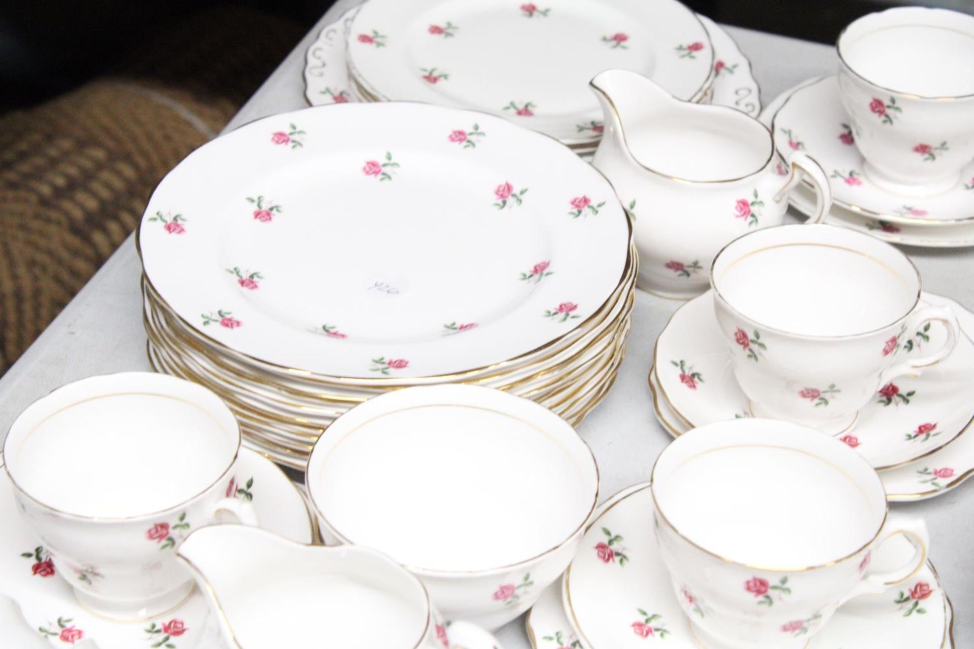 A VINTAGE COLCLOUGH CHINA TEASET, WITH ROSE PATTERN TO INCLUDE PLATES, CREAM JUGS, A SUGAR BOWL, - Image 2 of 5
