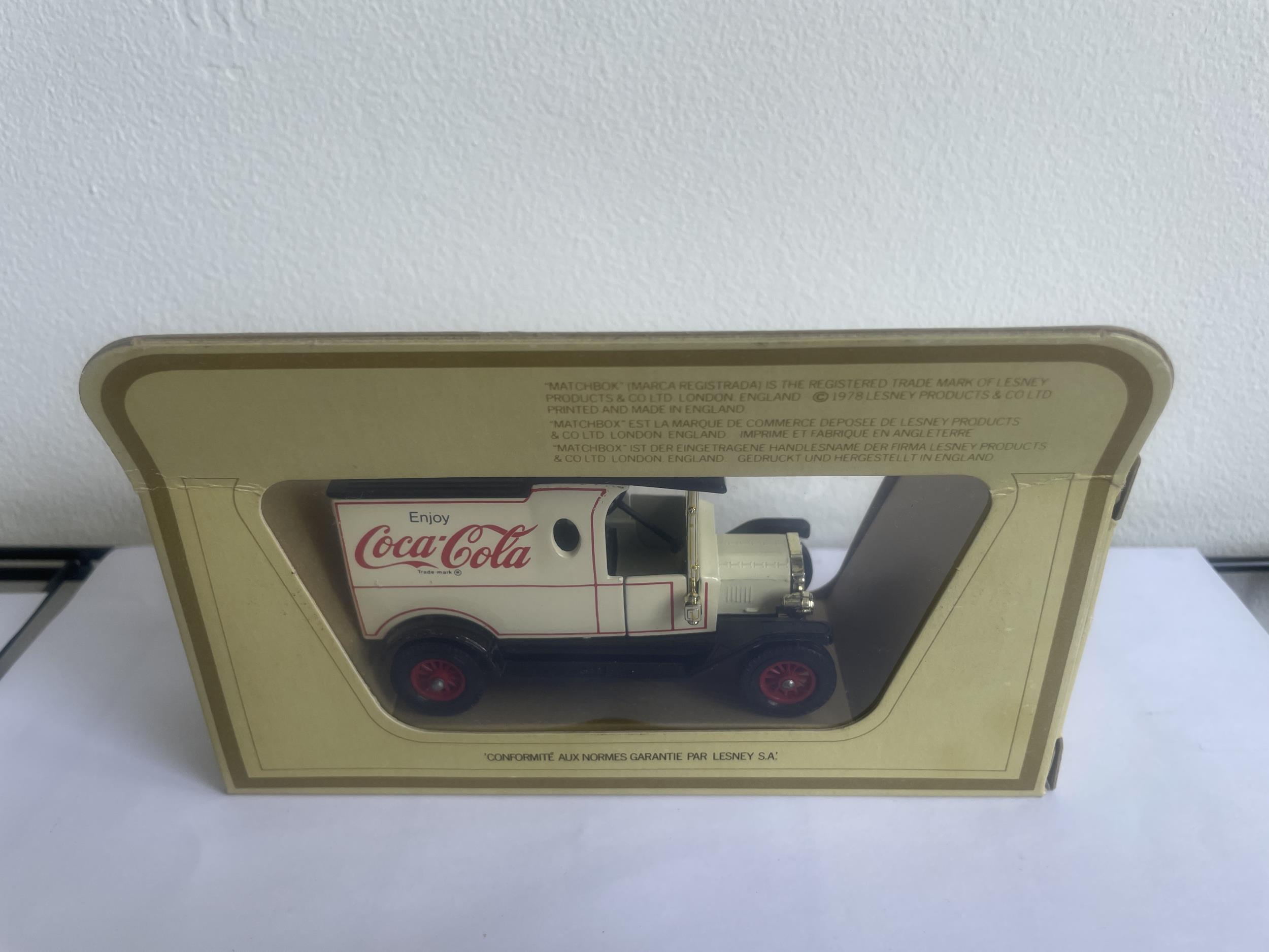 A BOXED MODELS OF YESTERYEAR COCA COLA 1912 FORD MODEL T - Bild 3 aus 4