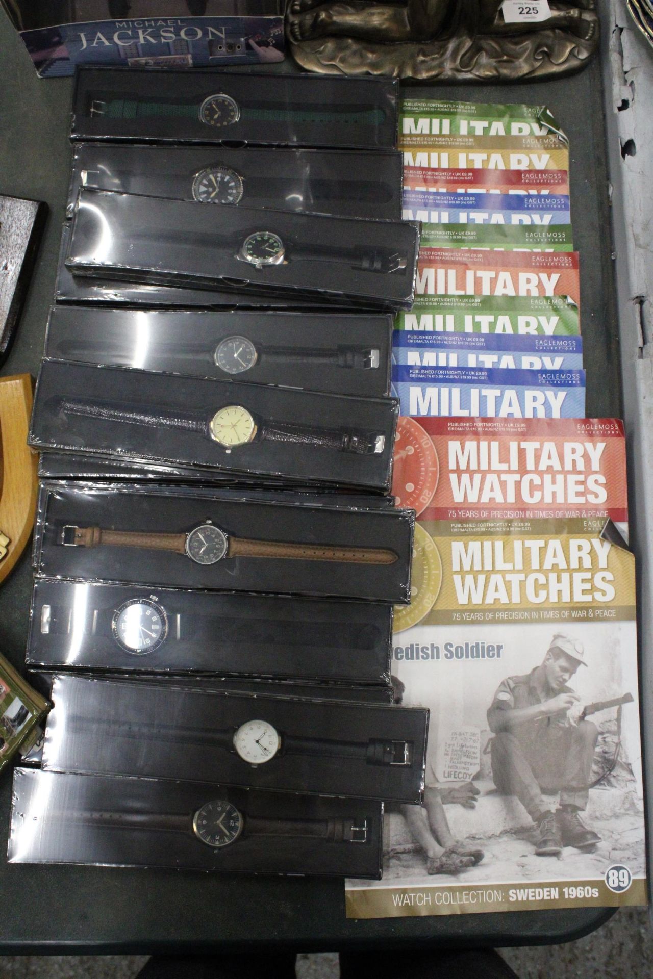 A SELECTION OF MILITARIAN WATCHES TOGETHER WITH A COLLECTION OF MILITARY WATCH MAGAZINES