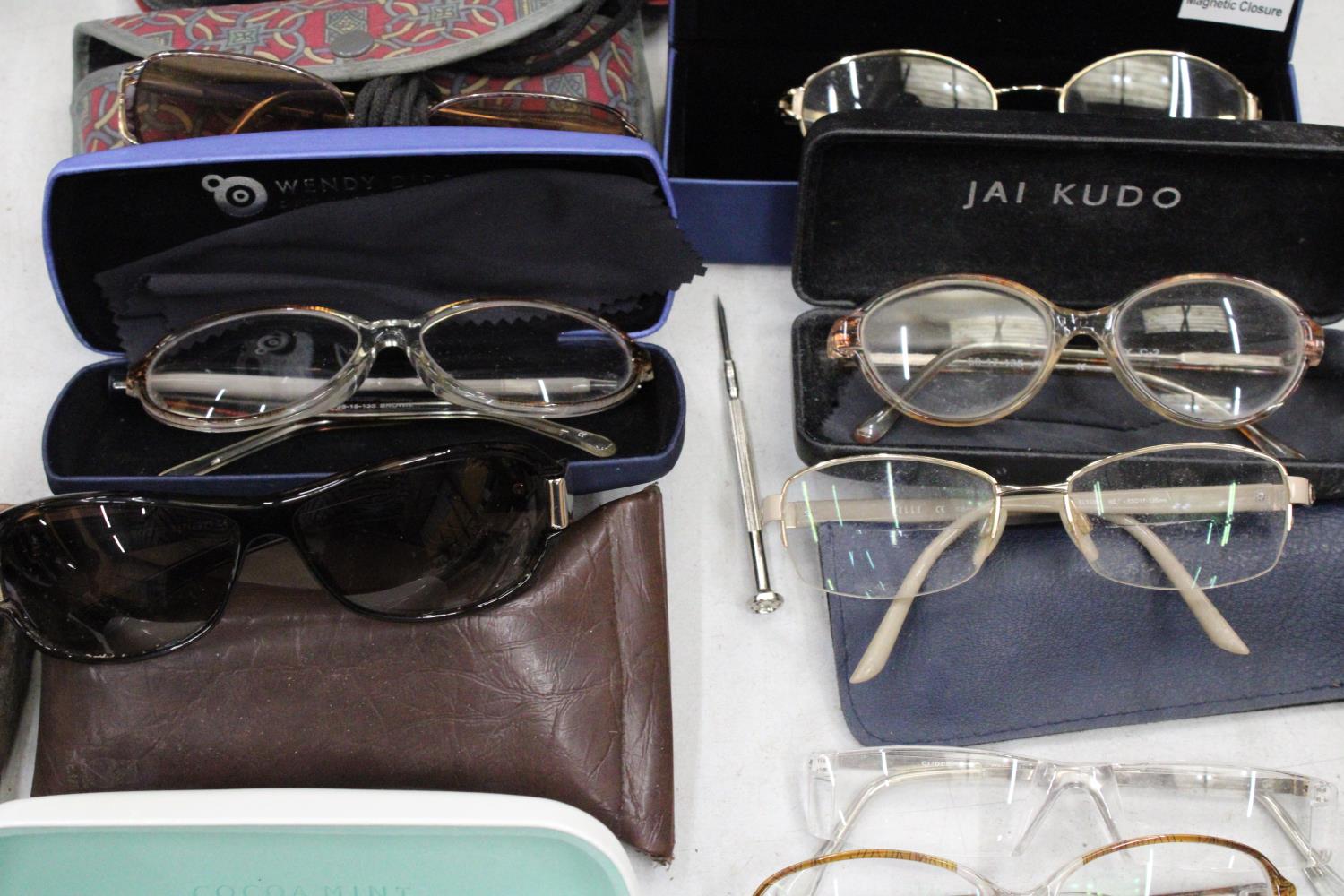 A COLLECTION OF GLASSES AND SUNGLASSES, MARKED COCOA MINT, PIERRE CARDIN, ETC - Image 3 of 5