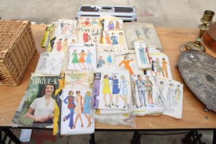 A LARGE ASSORTMENT OF VARIOUS VINTAGE DRESS AMKERS PATTERNS