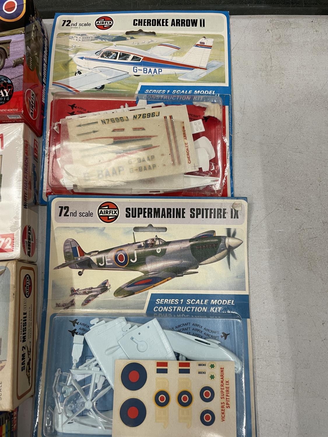 TEN BOXED AIRFIX MILITARY VEHICLE AND AIRPLANE KITS - Image 6 of 6