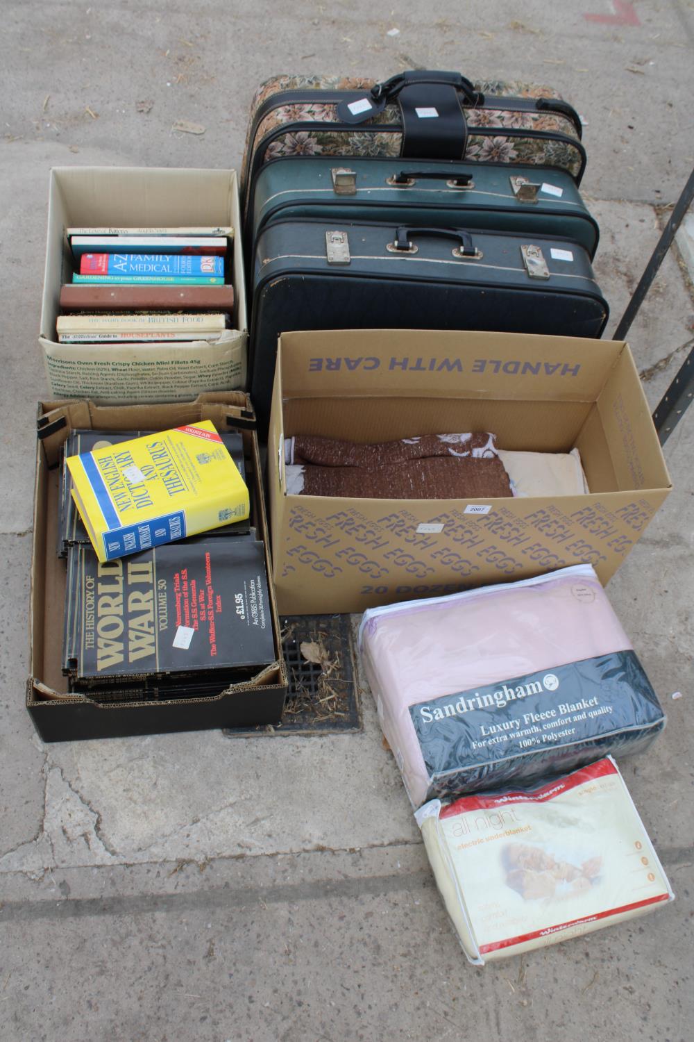AN ASSORTMENT OF ITEMS TO INCLUDE SUITCASES, BOOKS AND BEDDING ETC - Image 2 of 8