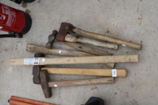 AN ASSORTMENT OF AXES, HAMMERS AND SPARE HANDLES