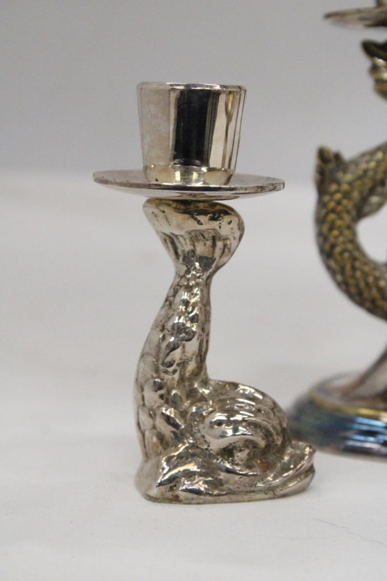 TWO VINTAGE ORNATE SILVER PLATED KOI CARP CANDLE HOLDERS PLUS THREE FURTHER KOI FISH CANDLE STICKS - Image 2 of 7