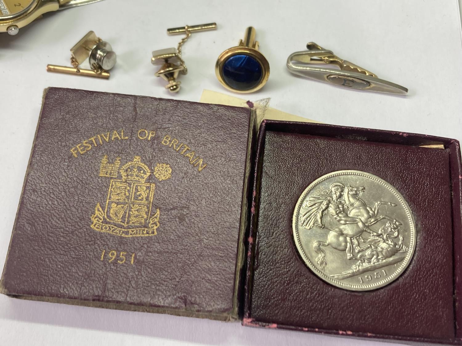 VARIOUS ITEMS TO INCLUDE AN 18 CARAT GOLD PLATED CHAIN, CUFFLINKS, TIE PINS, BOXED FESTIVAL OF - Image 4 of 4