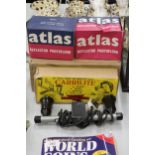 A COLLECTTION OF VINTAGE PHOTOGRAPHIC EQUIPMENT TO INCLUDE TWO BOXED ATLAS REFLECTOR PHOTOFLOOD,