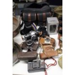 A QUANTITY OF VINTAGE CAMERAS AND ACCESSORIES TO INCLUDE HALINA, ADVOCATE, OLYMPUS ETC