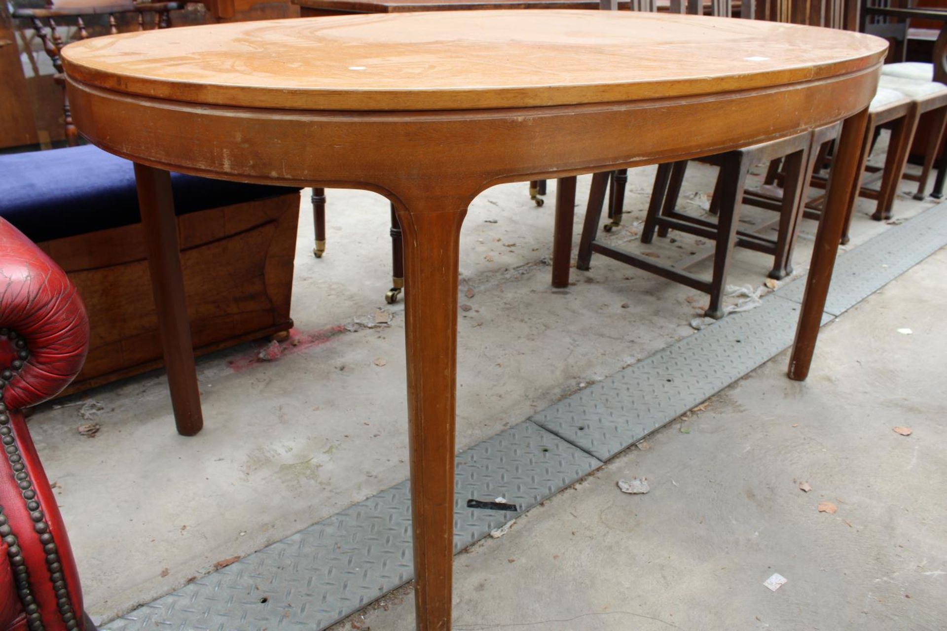 A RETRO TEAK AND CROSSBANDED EXTENDING DINING TABLE 60" X 39" (LEAF 21") - Image 2 of 2