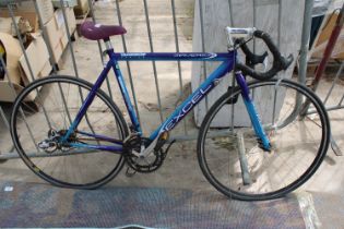 A GENTS EXCEL MAVERICK ROAD BIKE WITH 18 SPEED GEAR SYSTEM