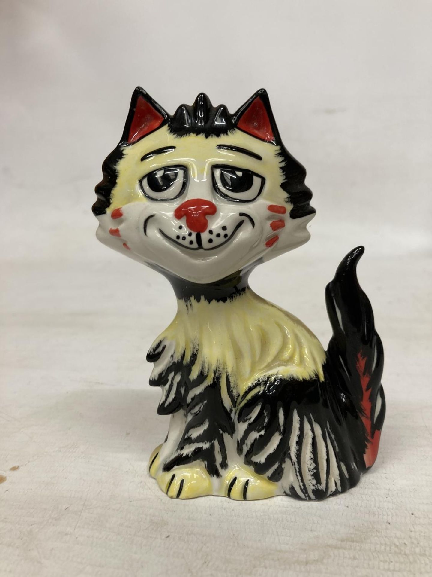A LORNA BAILEY HAND PAINTED AND SIGNED CAT SHAGGY