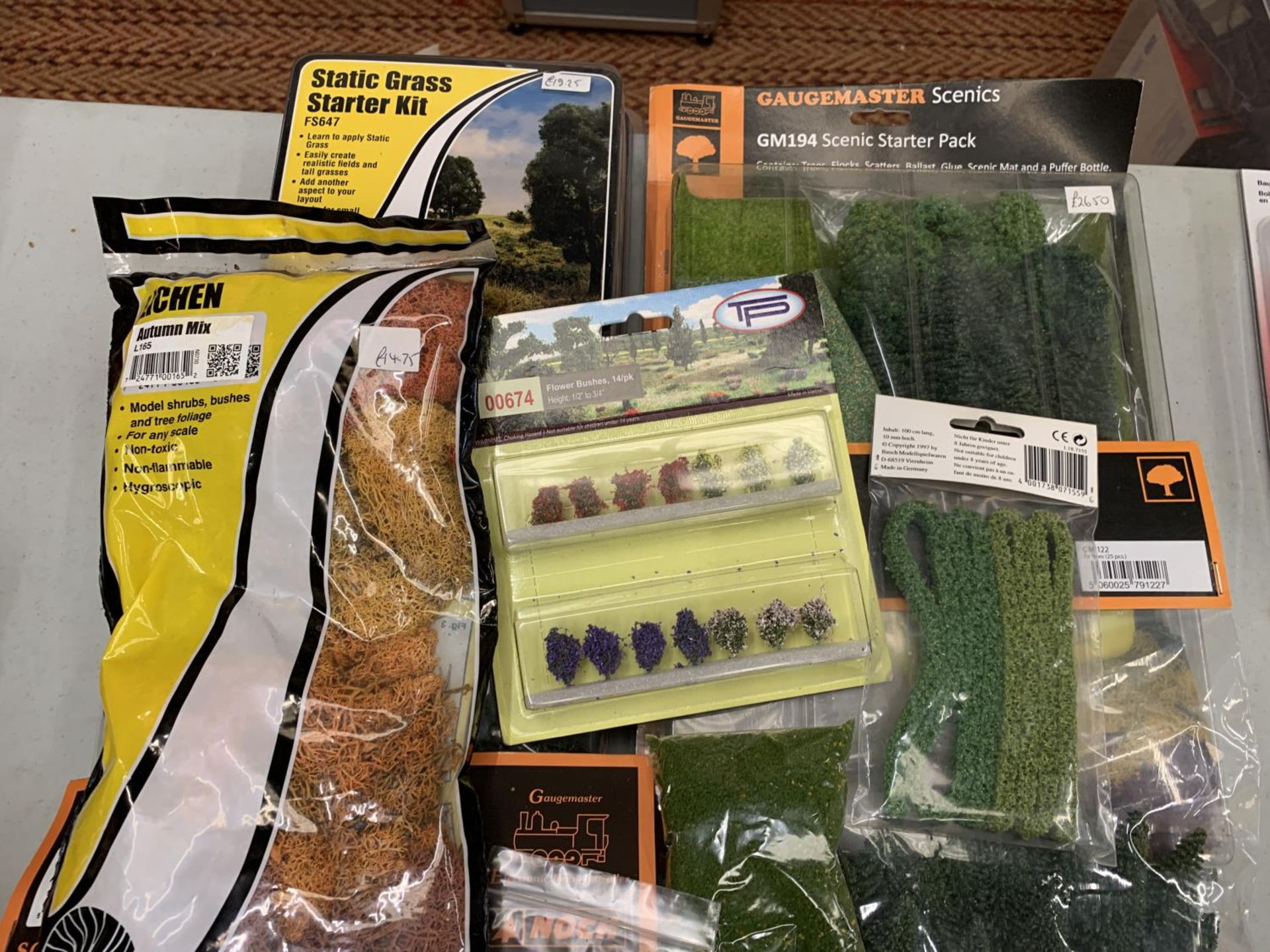 A LARGE COLLECTION OF PACKAGED SCENIC RAILWAY GRASSES AND TREES TO INCLUDE GUAGEMASTER SCENICS, - Image 2 of 4