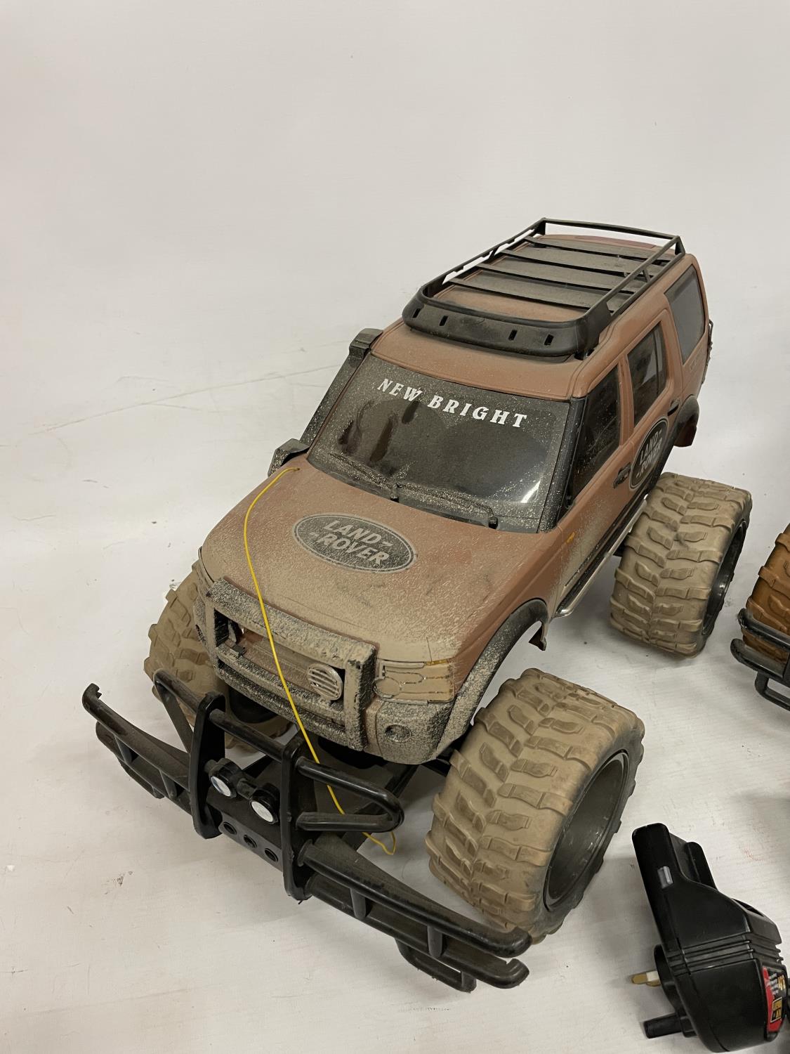 TWO REMOTE CONTROL LANDROVERS WITH BATTERIES, CHARGERS AND ONE REMOTE CONTROL, IN WORKING ORDER - Image 2 of 6