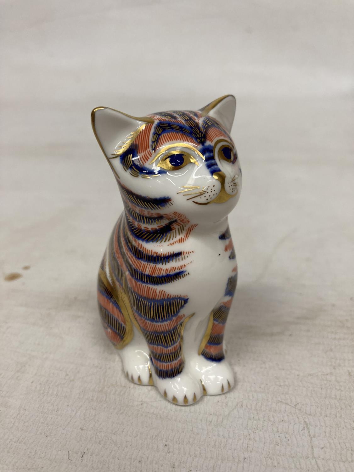A ROYAL CROWN DERBY SITTING CAT (FIRSTS) - Image 5 of 6