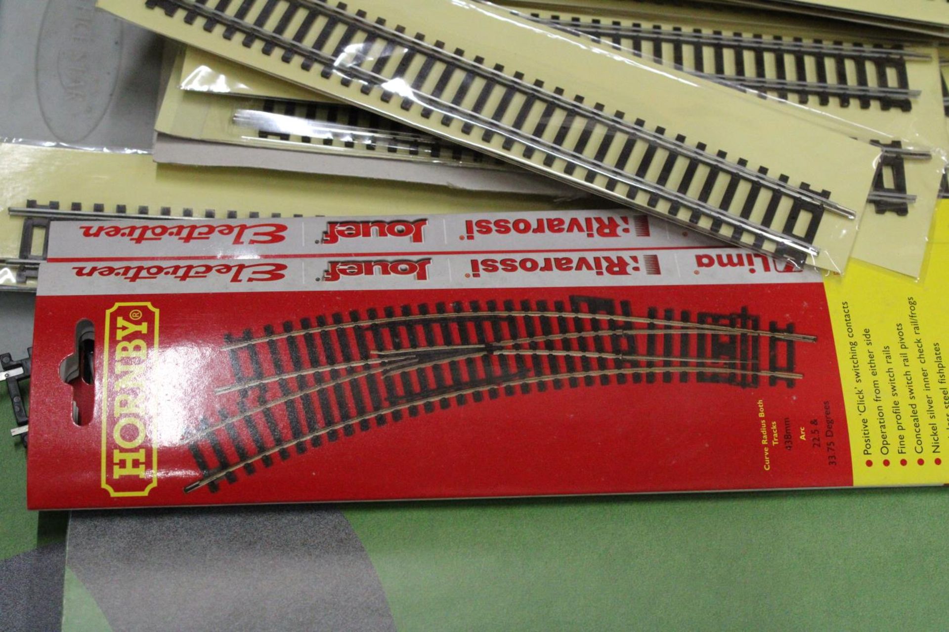 VARIOUS TRAIN TRACKS 00 GAUGE TO INCLUDE TWO HORNBY AND SOME TRAIN LAYOUT SHEETS - Image 6 of 7