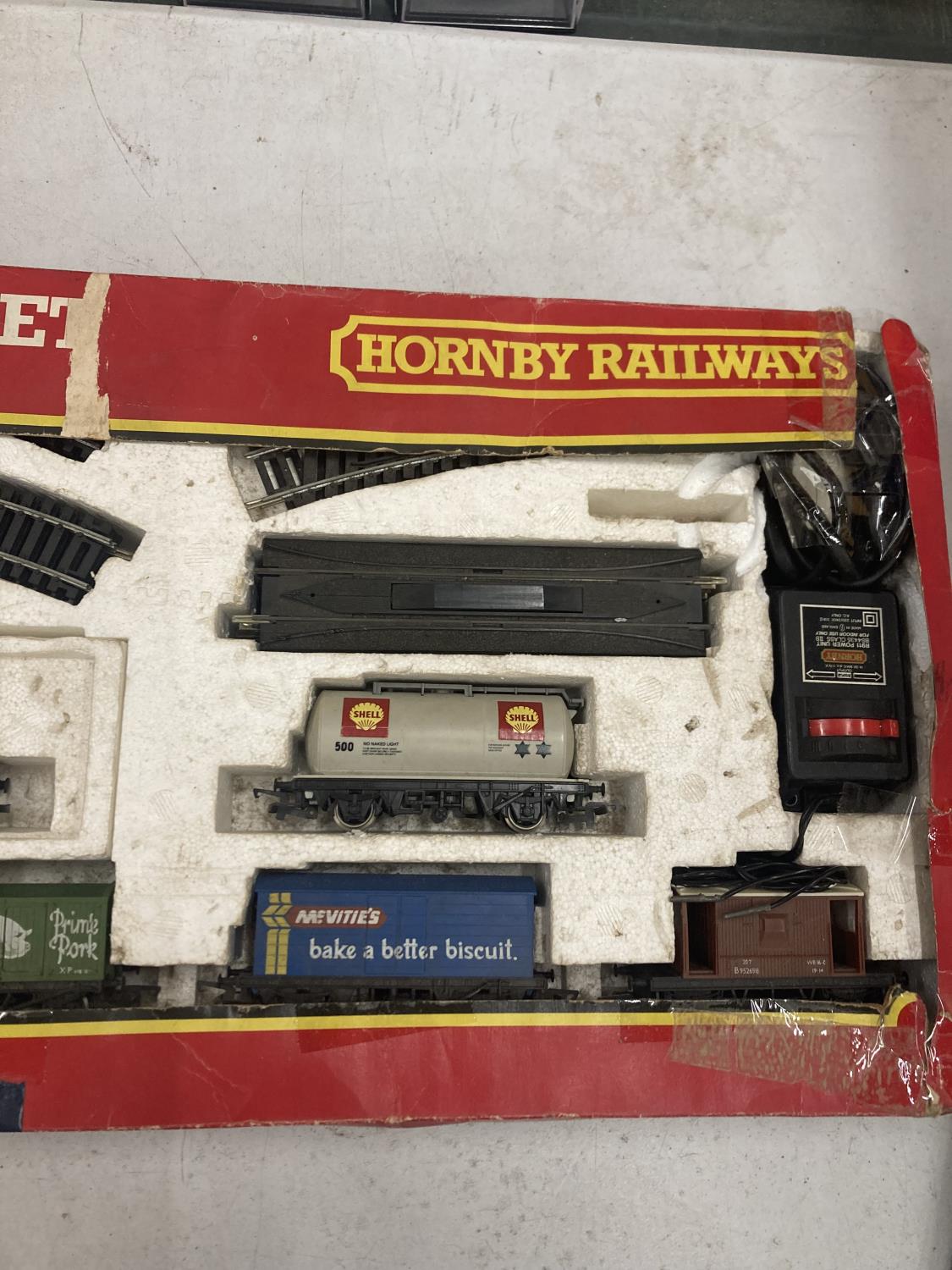 A BOXED HORNBY ELECTRIC TRAIN SET B.R. FREIGHT - Bild 3 aus 3