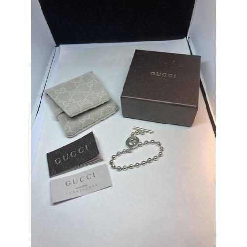 A GENUINE GUCCI SILVER BOULE CHAIN BRACELET APPROXIMATLY 18CM LONG IN ORIGINAL PRESENTATION BOX WITH